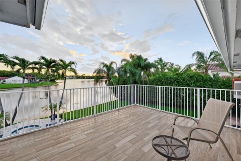 House in Pembroke Pines, Florida 5 bedrooms, 377.09 sq.m. № 1975672 - photo 20