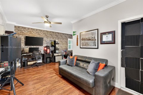 House in Pembroke Pines, Florida 5 bedrooms, 377.09 sq.m. № 1975672 - photo 17