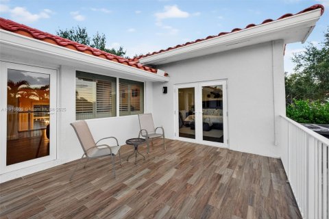 House in Pembroke Pines, Florida 5 bedrooms, 377.09 sq.m. № 1975672 - photo 21
