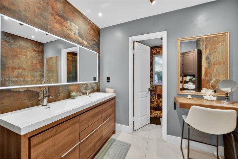 House in Pembroke Pines, Florida 5 bedrooms, 377.09 sq.m. № 1975672 - photo 29