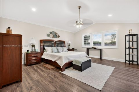 House in Pembroke Pines, Florida 5 bedrooms, 377.09 sq.m. № 1975672 - photo 18