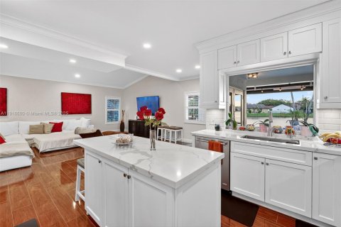 House in Pembroke Pines, Florida 5 bedrooms, 377.09 sq.m. № 1975672 - photo 7