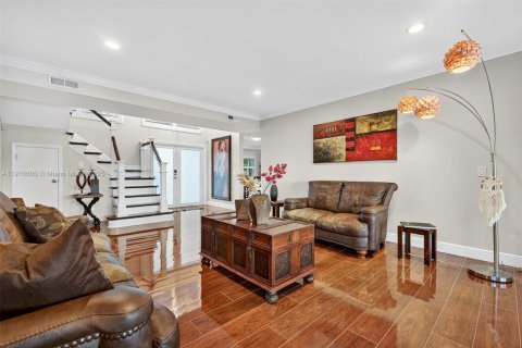 House in Pembroke Pines, Florida 5 bedrooms, 377.09 sq.m. № 1975672 - photo 5