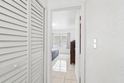 Купить таунхаус в Майами-Гарденс, Флорида 3 спальни, 84.73м2, № 2422962 - фото 23