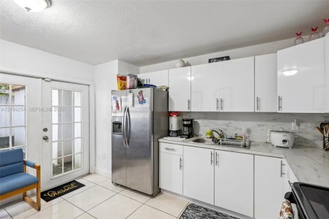 Купить таунхаус в Майами-Гарденс, Флорида 3 спальни, 84.73м2, № 2422962 - фото 13