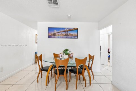 Купить таунхаус в Майами-Гарденс, Флорида 3 спальни, 84.73м2, № 2422962 - фото 11