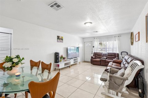 Купить таунхаус в Майами-Гарденс, Флорида 3 спальни, 84.73м2, № 2422962 - фото 9