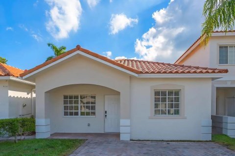 Touwnhouse à Miami, Floride 3 chambres, 121.52 m2 № 2168847