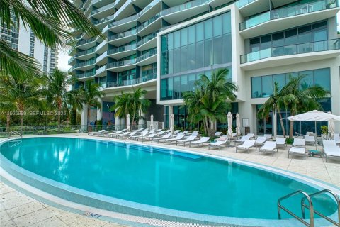 Купить кондоминиум в Майами, Флорида 2 спальни, 99.68м2, № 1984639 - фото 27