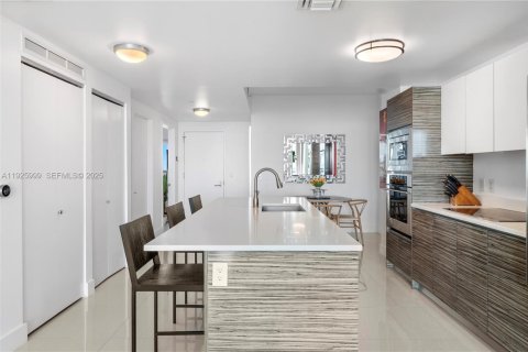 Купить кондоминиум в Майами, Флорида 2 спальни, 99.68м2, № 1984639 - фото 13