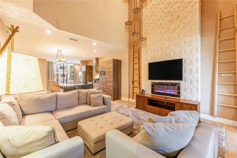 Adosado en venta en Kissimmee, Florida, 4 dormitorios, 218.88 m2 № 1521588 - foto 1