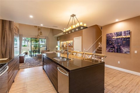 Adosado en venta en Kissimmee, Florida, 4 dormitorios, 218.88 m2 № 1521588 - foto 4