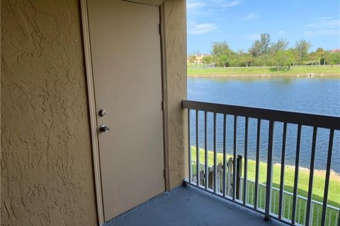 Condominio en alquiler en Fort Lauderdale, Florida, 2 dormitorios, 95.88 m2 № 1159864 - foto 1