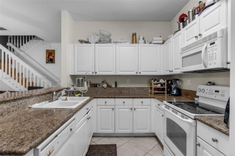Touwnhouse à vendre à Miami, Floride: 3 chambres, 161 m2 № 1930330 - photo 10