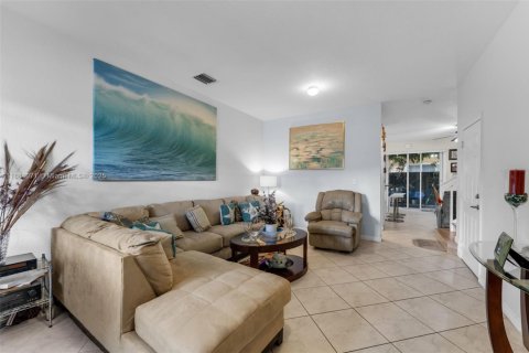 Touwnhouse à vendre à Miami, Floride: 3 chambres, 161 m2 № 1930330 - photo 4