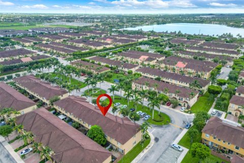 Touwnhouse à vendre à Miami, Floride: 3 chambres, 161 m2 № 1930330 - photo 29