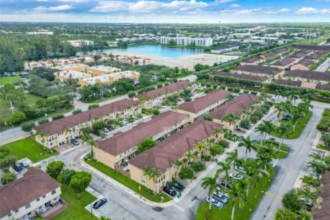 Touwnhouse à vendre à Miami, Floride: 3 chambres, 161 m2 № 1930330 - photo 28