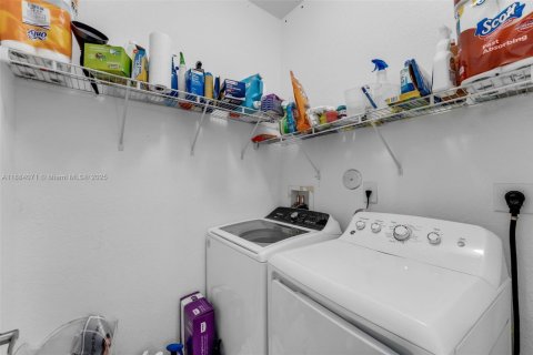 Touwnhouse à vendre à Miami, Floride: 3 chambres, 161 m2 № 1930330 - photo 22