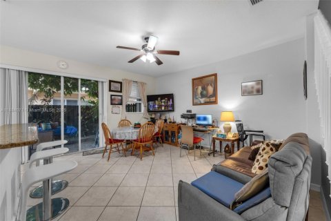 Touwnhouse à vendre à Miami, Floride: 3 chambres, 161 m2 № 1930330 - photo 6