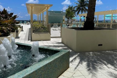 Condo in Hollywood, Florida, 1 bedroom  № 1702498 - photo 5