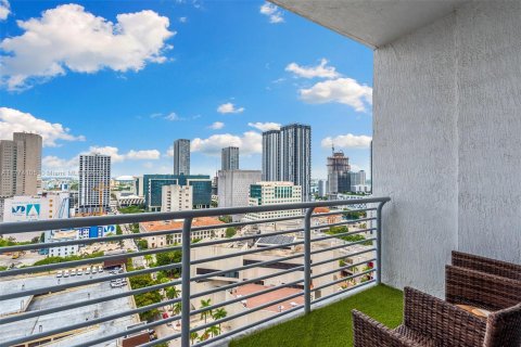 Condo in Miami, Florida, 1 bedroom  № 1892749 - photo 12