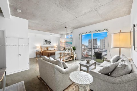 Condo in Miami, Florida, 1 bedroom  № 1892749 - photo 2