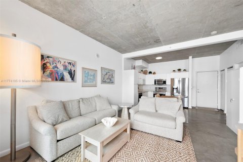 Condo in Miami, Florida, 1 bedroom  № 1892749 - photo 5