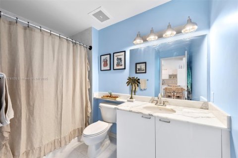 Condo in Miami, Florida, 1 bedroom  № 1892749 - photo 10