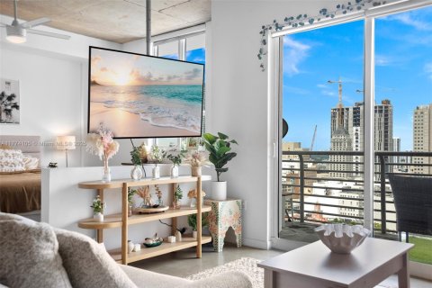 Condo in Miami, Florida, 1 bedroom  № 1892749 - photo 9