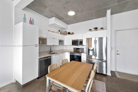 Condo in Miami, Florida, 1 bedroom  № 1892749 - photo 6