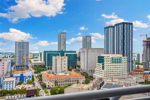 Condo in Miami, Florida, 1 bedroom  № 1892749 - photo 13