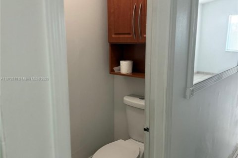 Снять в аренду виллу или дом в Майами, Флорида 3 спальни, 151.52м2, № 1925672 - фото 16