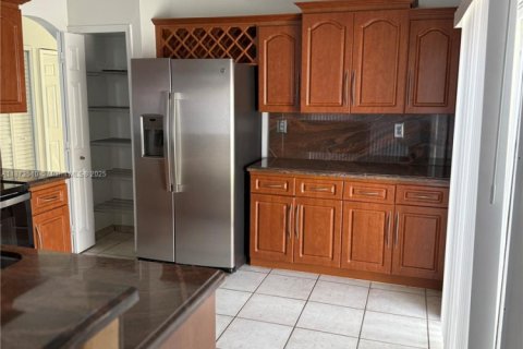 Снять в аренду виллу или дом в Майами, Флорида 3 спальни, 151.52м2, № 1925672 - фото 11