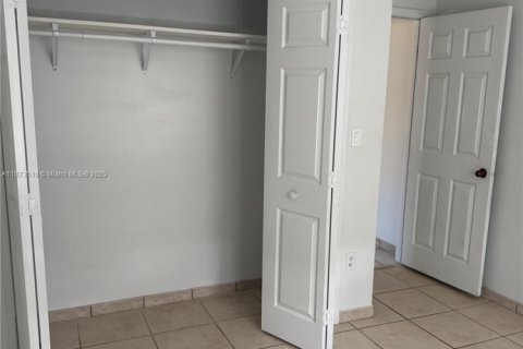 Снять в аренду виллу или дом в Майами, Флорида 3 спальни, 151.52м2, № 1925672 - фото 6