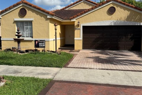 Снять в аренду виллу или дом в Майами, Флорида 3 спальни, 151.52м2, № 1925672 - фото 3