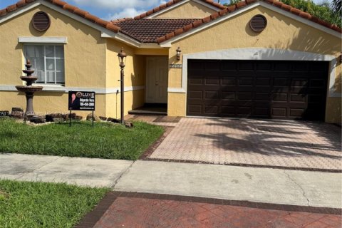 Снять в аренду виллу или дом в Майами, Флорида 3 спальни, 151.52м2, № 1925672 - фото 2