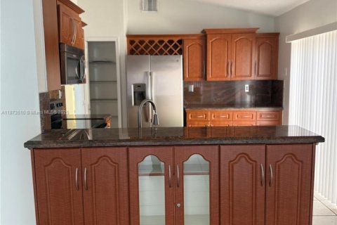 Снять в аренду виллу или дом в Майами, Флорида 3 спальни, 151.52м2, № 1925672 - фото 13