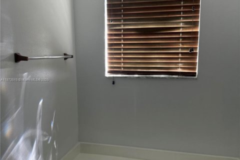 Снять в аренду виллу или дом в Майами, Флорида 3 спальни, 151.52м2, № 1925672 - фото 15