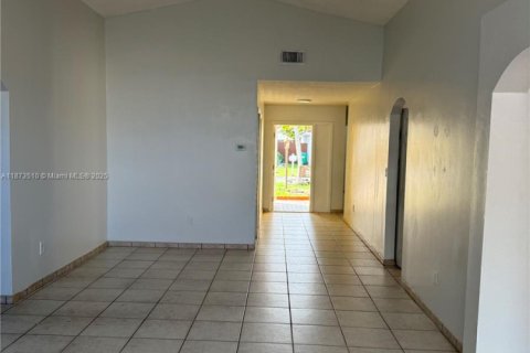 Снять в аренду виллу или дом в Майами, Флорида 3 спальни, 151.52м2, № 1925672 - фото 10