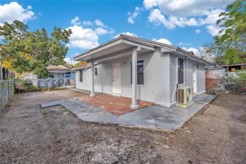Villa ou maison à Miami, Floride 2 chambres, 92.9 m2 № 2046771