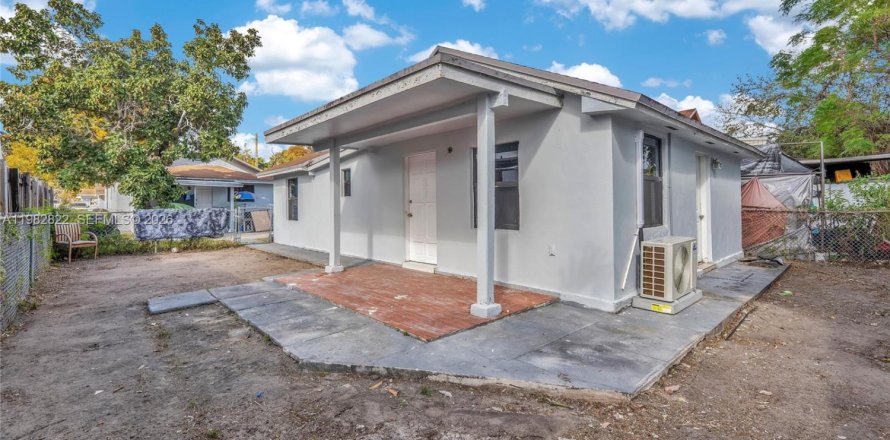 Villa ou maison à Miami, Floride 2 chambres, 92.9 m2 № 2046771