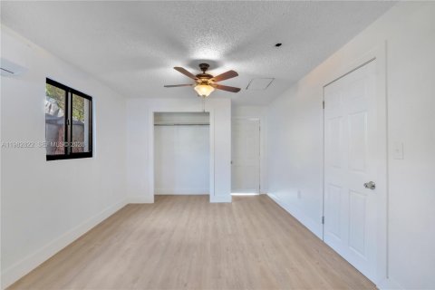 Villa ou maison à louer à Miami, Floride: 2 chambres, 92.9 m2 № 2046771 - photo 9