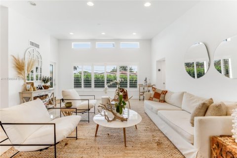 Casa en alquiler en Surfside, Florida, 4 dormitorios № 1738728 - foto 2