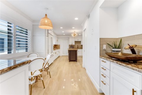 Casa en alquiler en Surfside, Florida, 4 dormitorios № 1738728 - foto 9