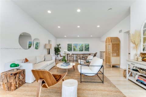 Casa en alquiler en Surfside, Florida, 4 dormitorios № 1738728 - foto 4