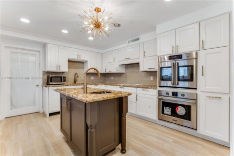 Casa en alquiler en Surfside, Florida, 4 dormitorios № 1738728 - foto 11