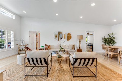 Casa en alquiler en Surfside, Florida, 4 dormitorios № 1738728 - foto 5