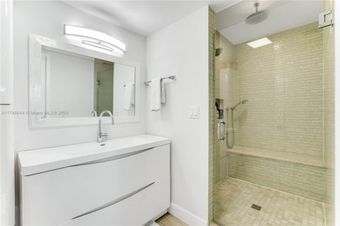 Casa en alquiler en Surfside, Florida, 4 dormitorios № 1738728 - foto 18