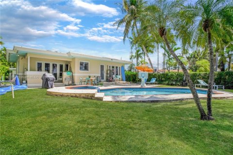 Casa en alquiler en Surfside, Florida, 4 dormitorios № 1738728 - foto 24
