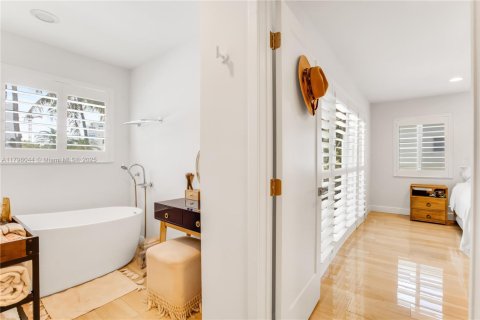 Casa en alquiler en Surfside, Florida, 4 dormitorios № 1738728 - foto 15